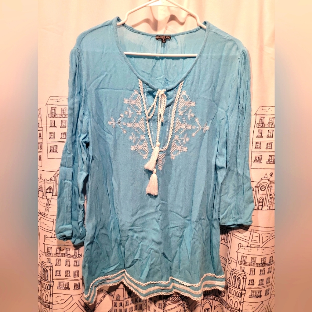 EUC Hannah lightweight light blue embroidered bohemian blouse size Medium